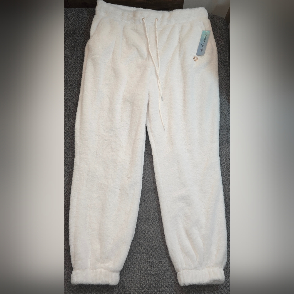 🤍 Derek Heart Plush Faux Fur Joggers – XL – NWT 🤍